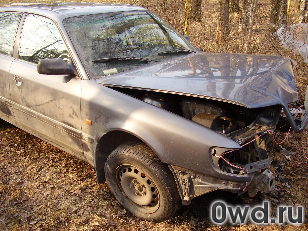 Битый автомобиль Audi 100